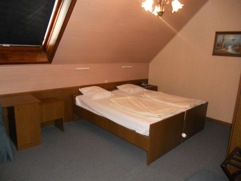 Hotel Ten Putte Gistel Habitación foto